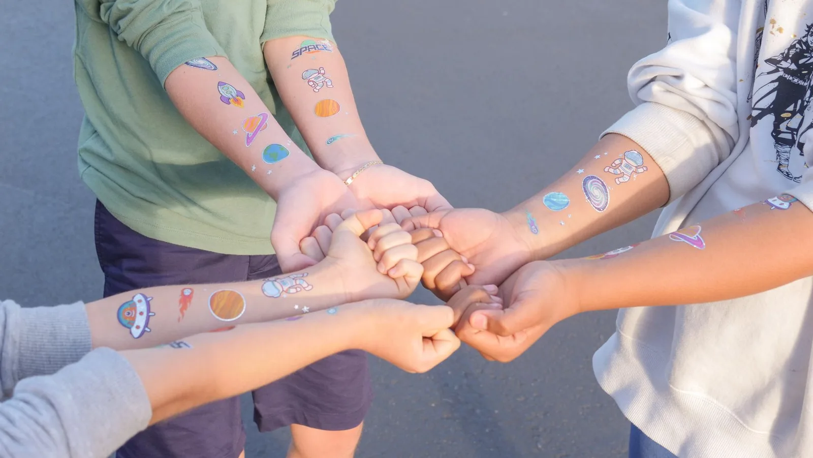 Simli Dövme (Glitter Tattoo) Nedir? Kaç Gün Kalır ve Nasıl Çıkarılır?